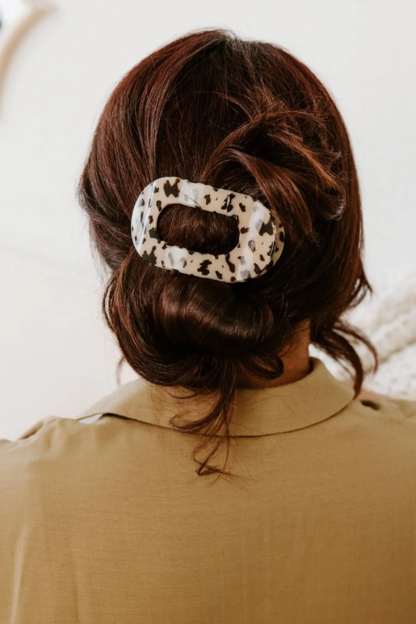 Blonde Tortoise Medium Flat Round Hair Clip