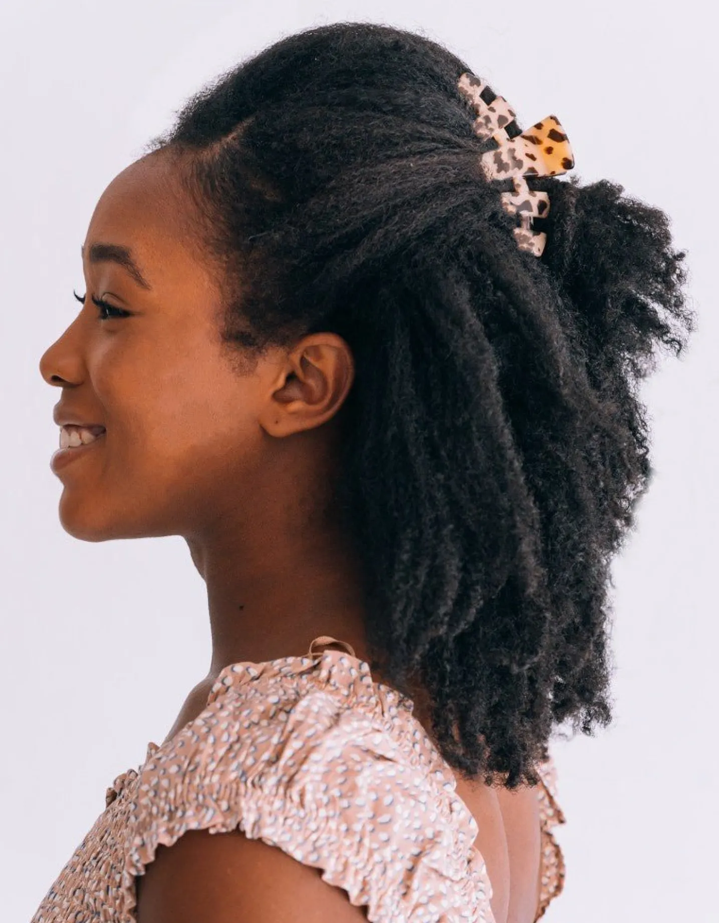 Classic Blonde Tortoise Medium Claw Hair Clip