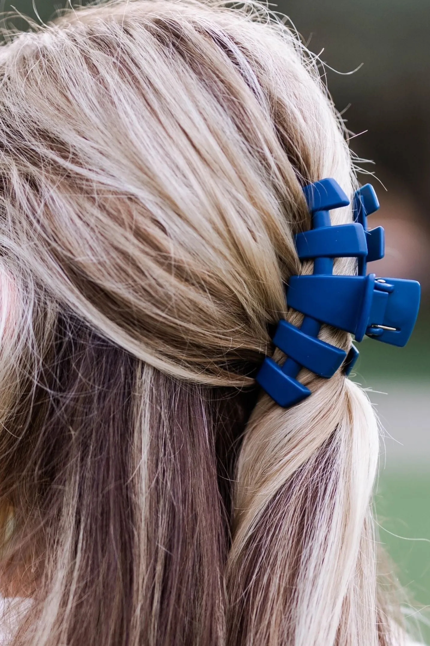 Classic Midnight Rain Medium Claw Hair Clip