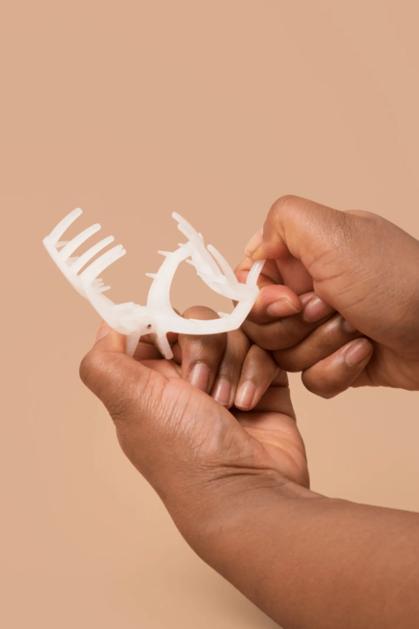 Open Almond Beige Medium Claw Hair Clip