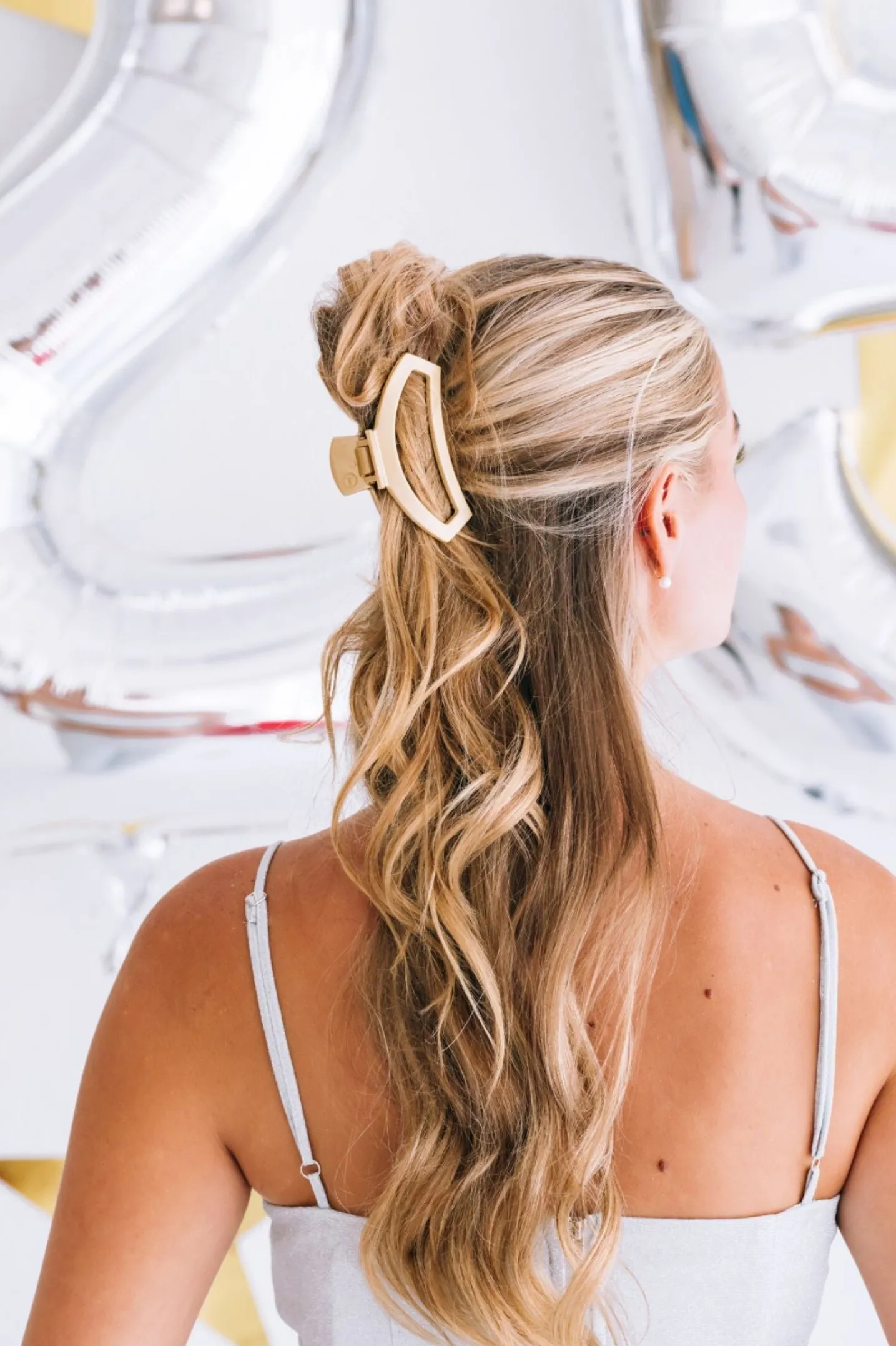 Open Champagne Toast Medium Claw Hair Clip